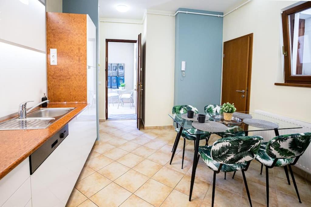 Urban Jungle Apartment In The Citycenter Budapest Exteriör bild